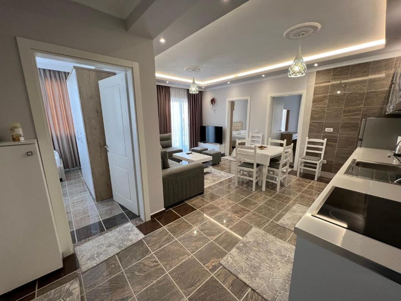 Modern apartment Fishta Q5 22
