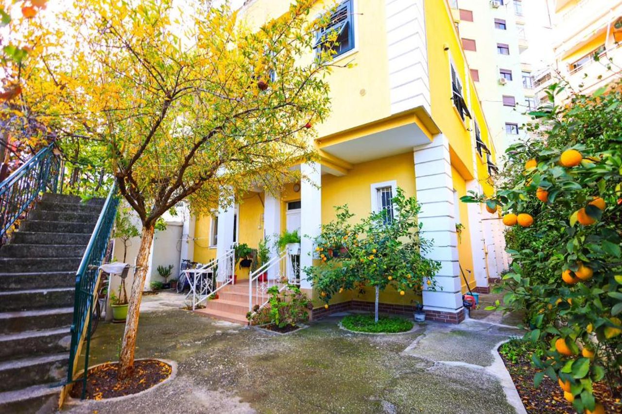 Apartment with garden in the center of Durres