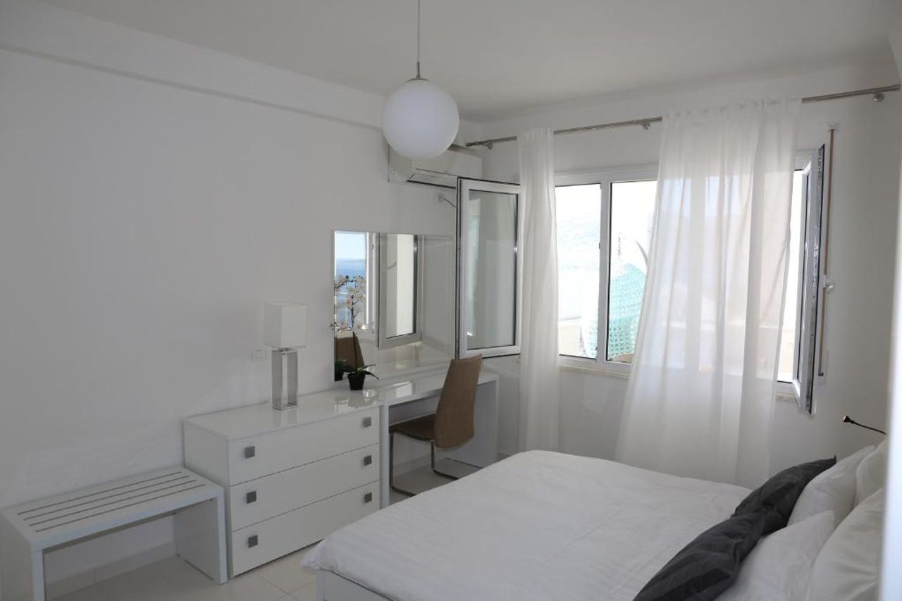 White Residence Luxury Apartments