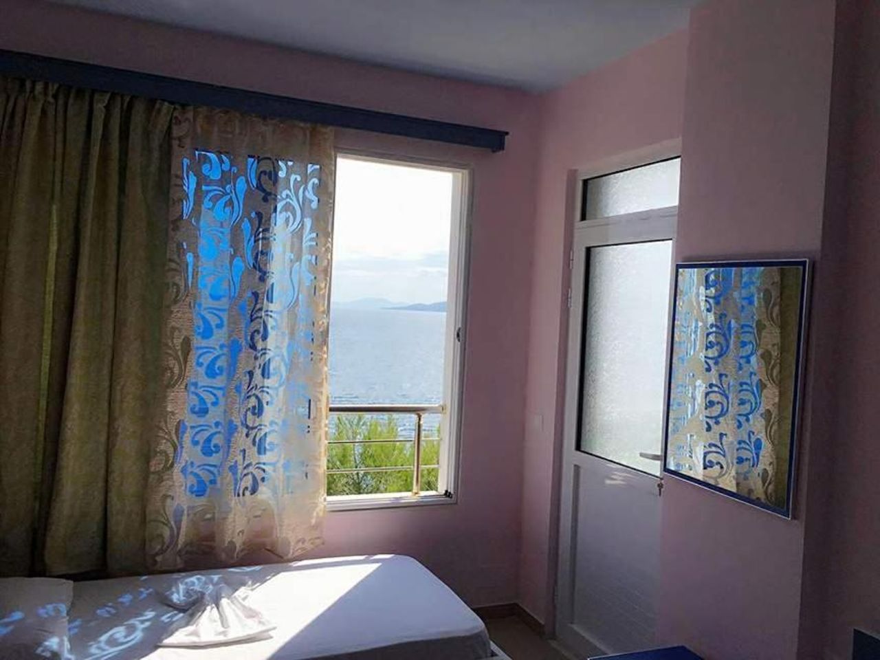 Kalemi's Beachside Hotel