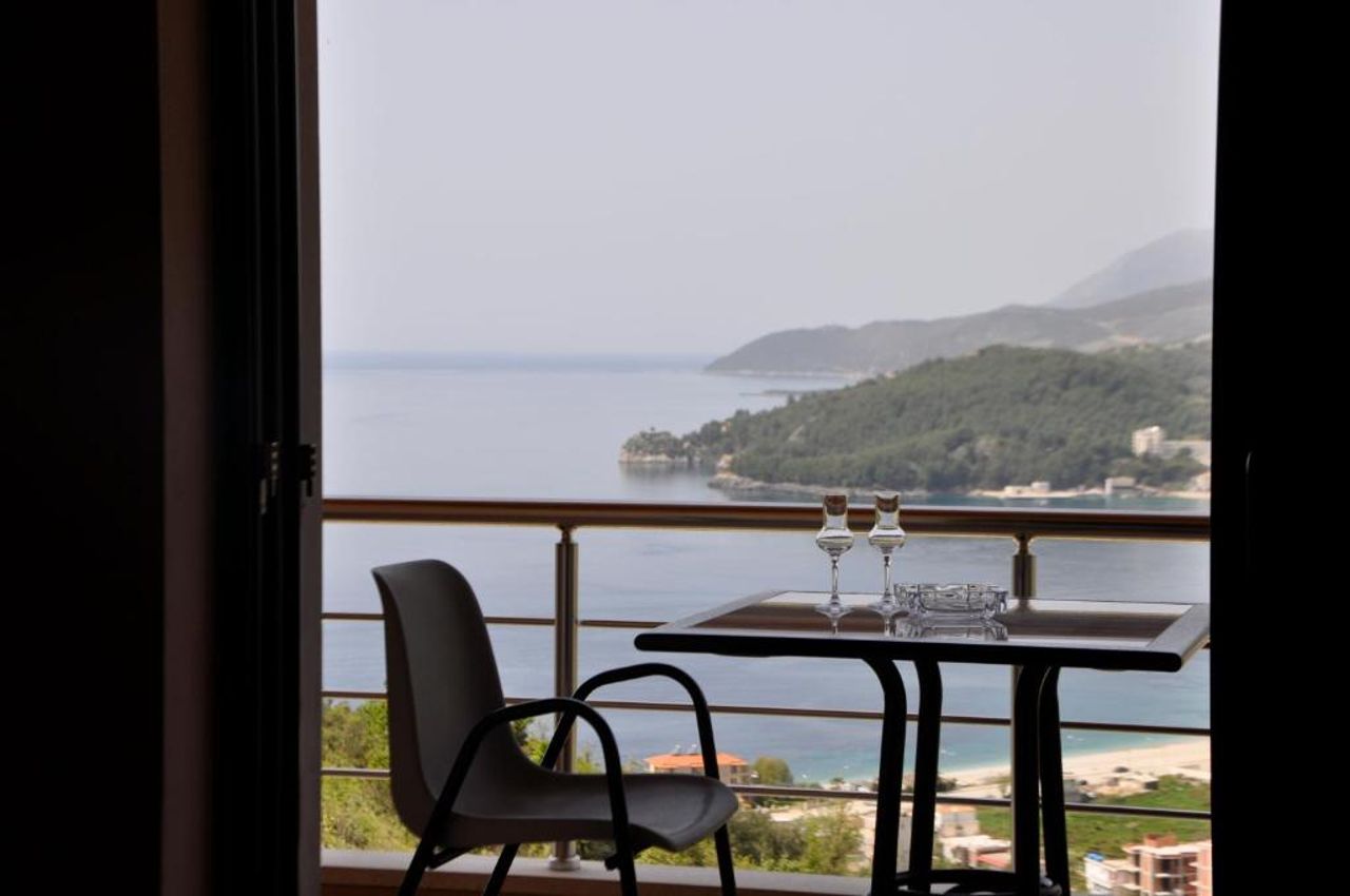 Belvedere Hotel & Suites