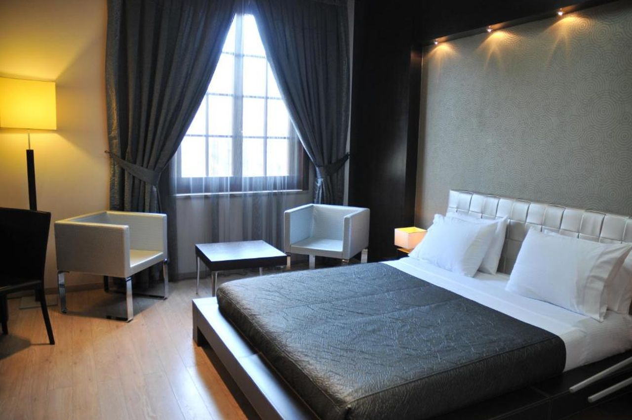 MonarC Hotel