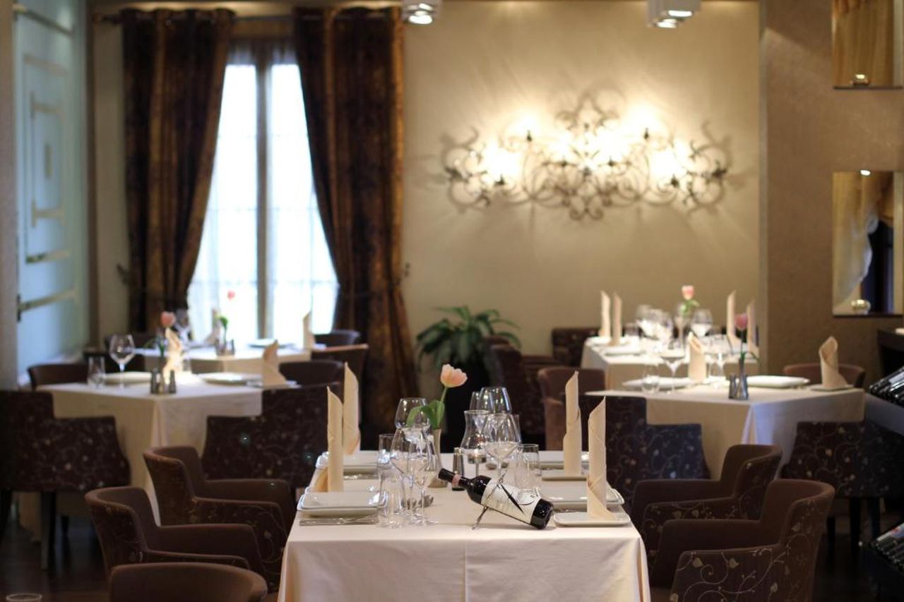 MonarC Hotel