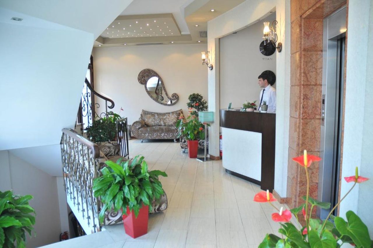 MonarC Hotel