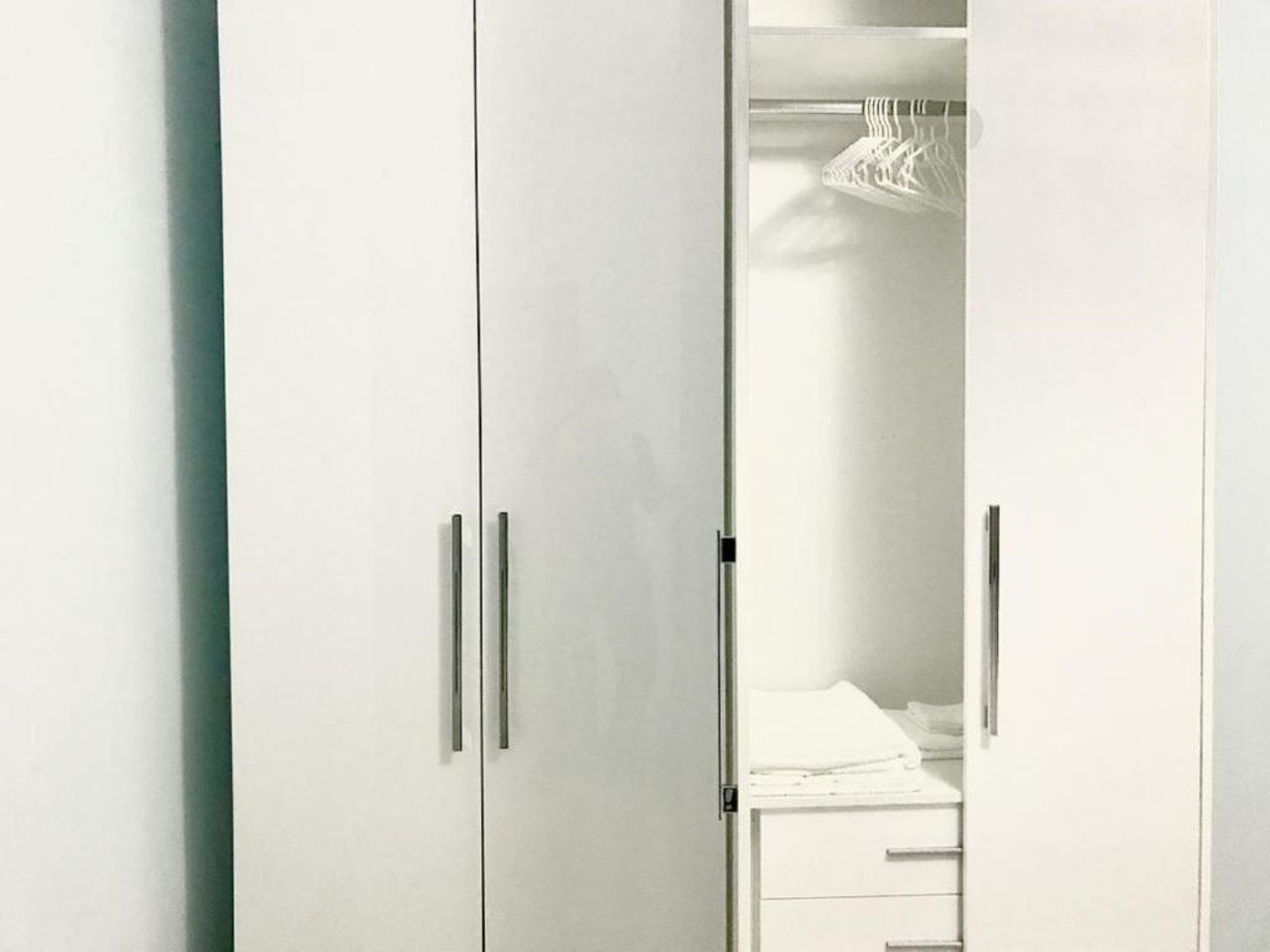 EKA Luxury One-Bedroom Apartment