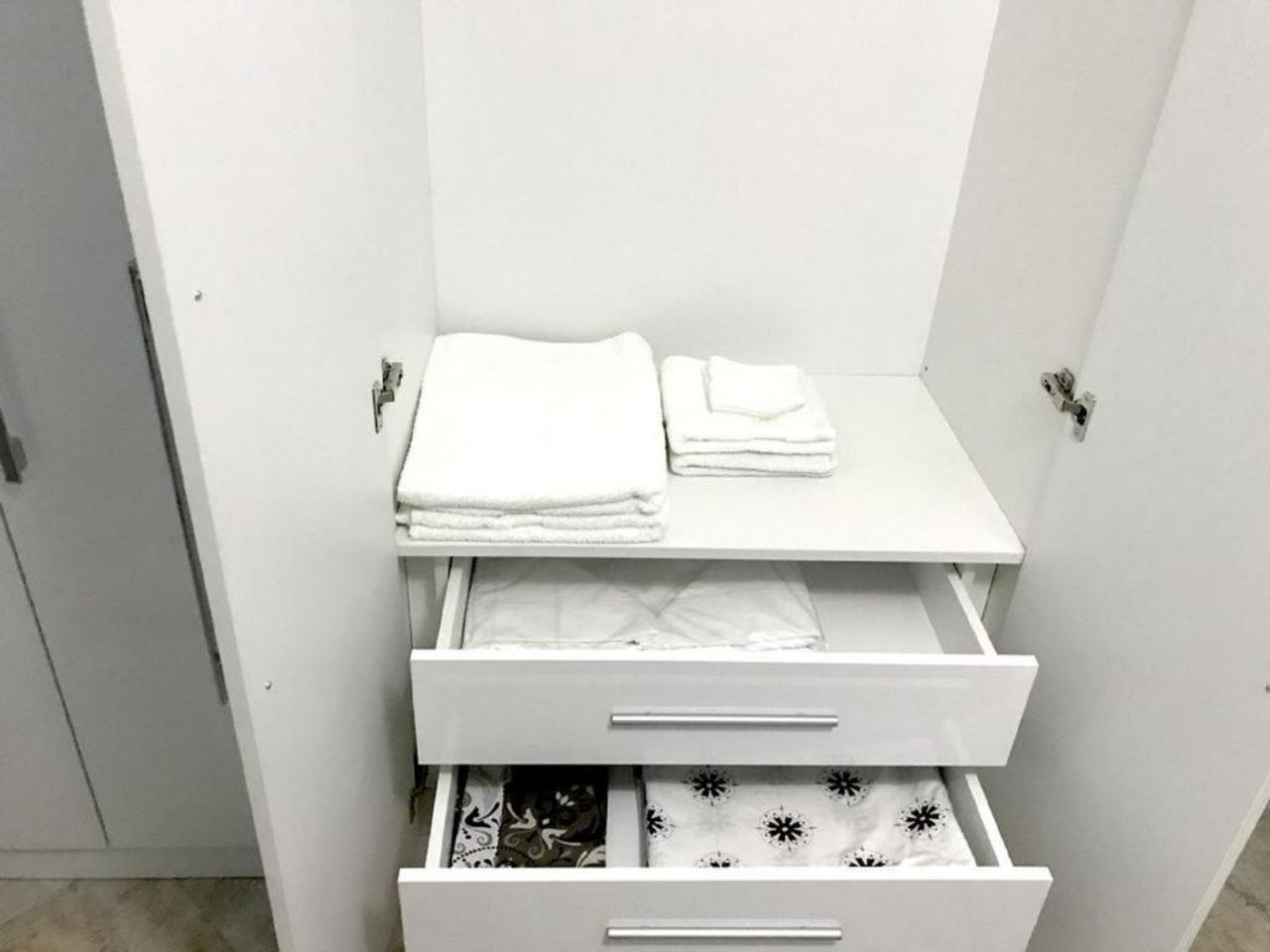 EKA Luxury One-Bedroom Apartment