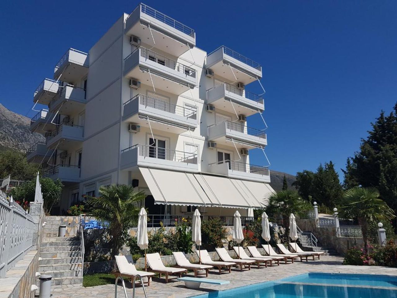Perivolos Apartments