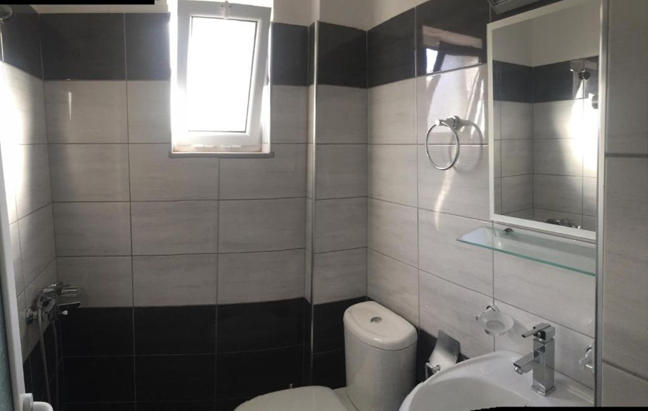 Xhonis Apartments
