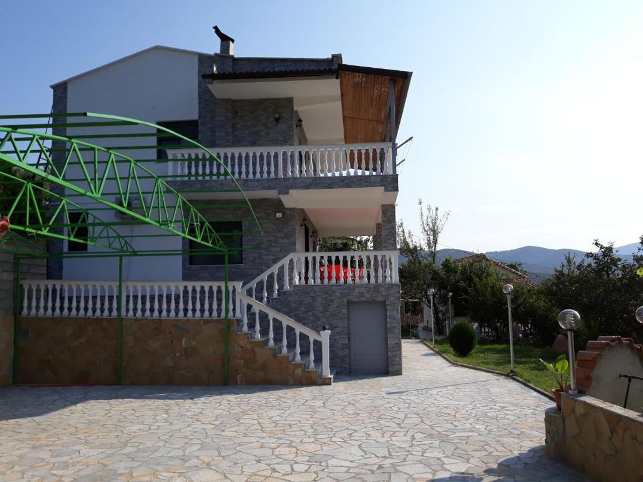 Guest House Xhuljon