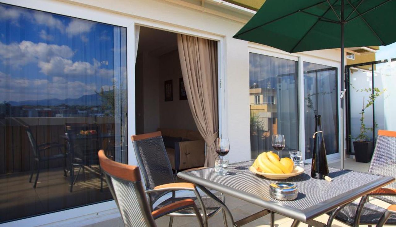 Tirana Terrace Apartments, near the Lake Park