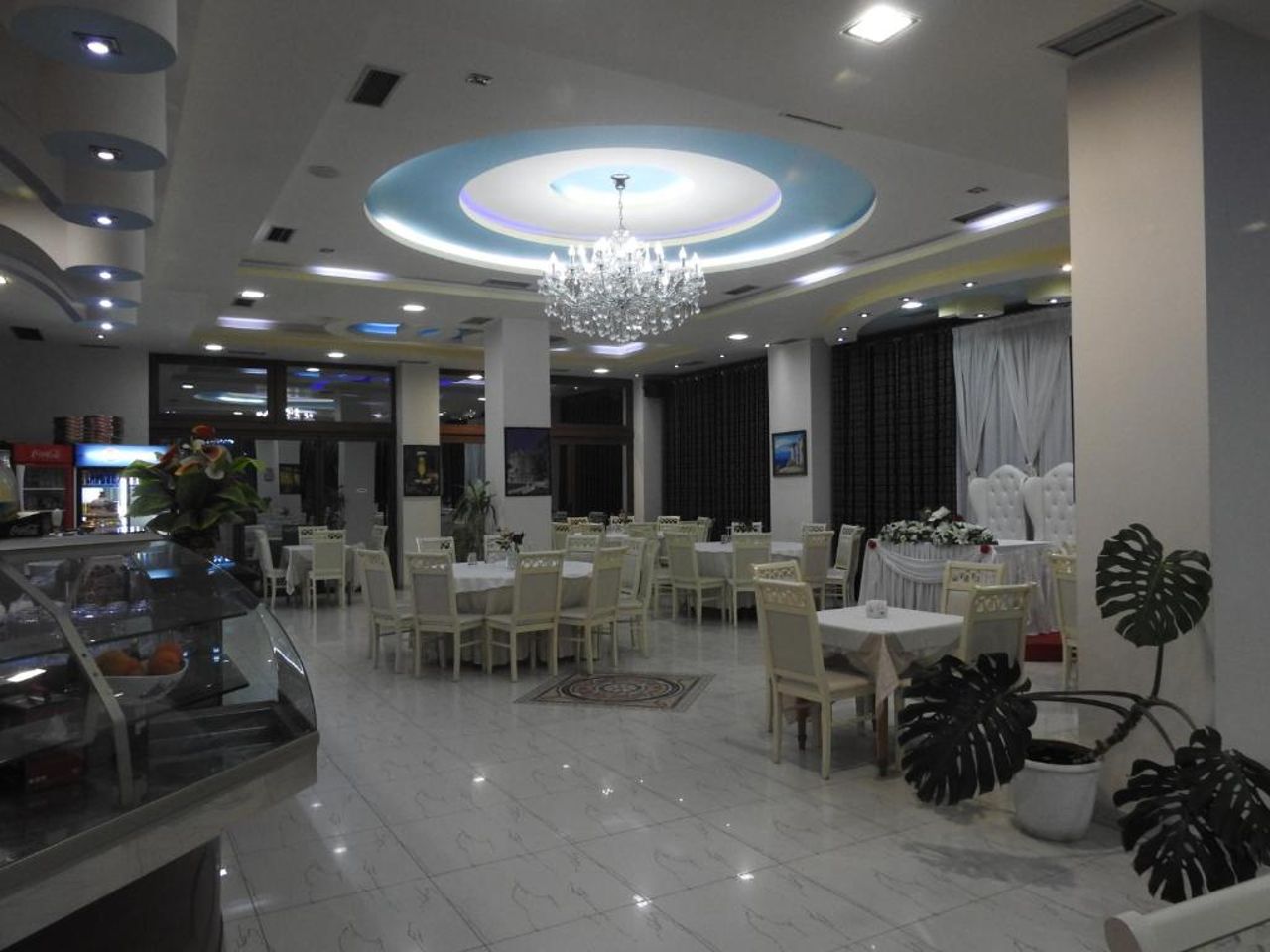 Hotel 3 Vellezerit