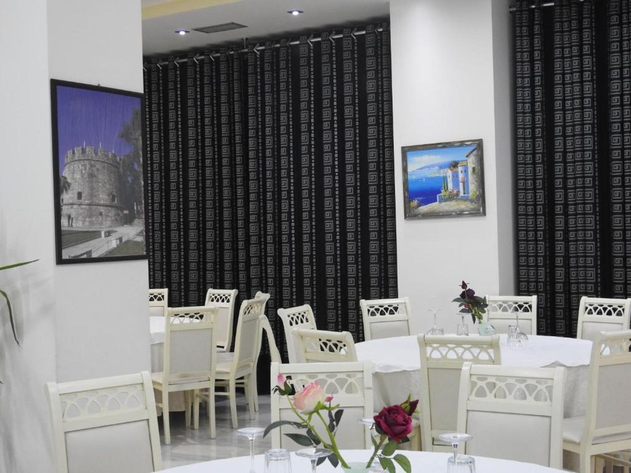 Hotel 3 Vellezerit