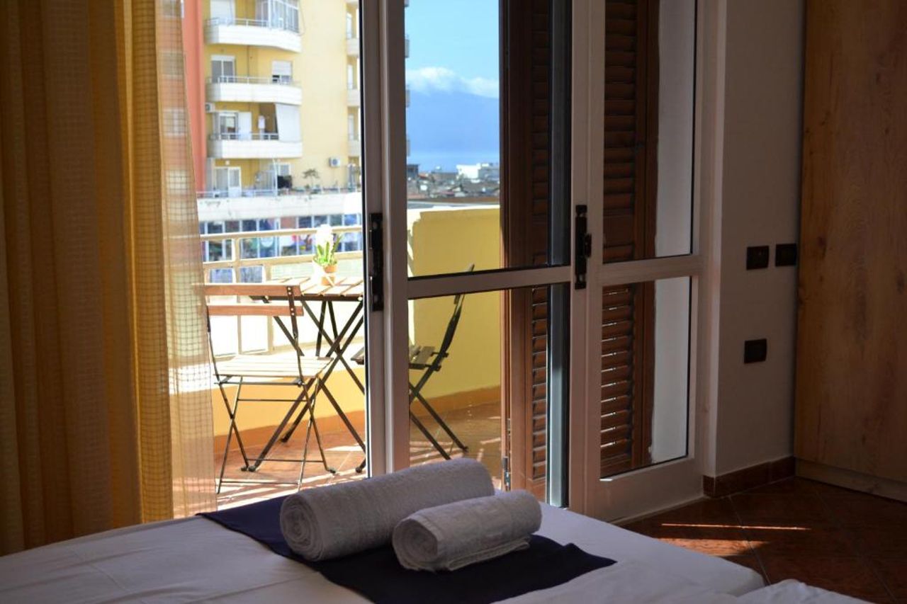 City & Harbour at the Door 2 Bedrooms Central Apartment