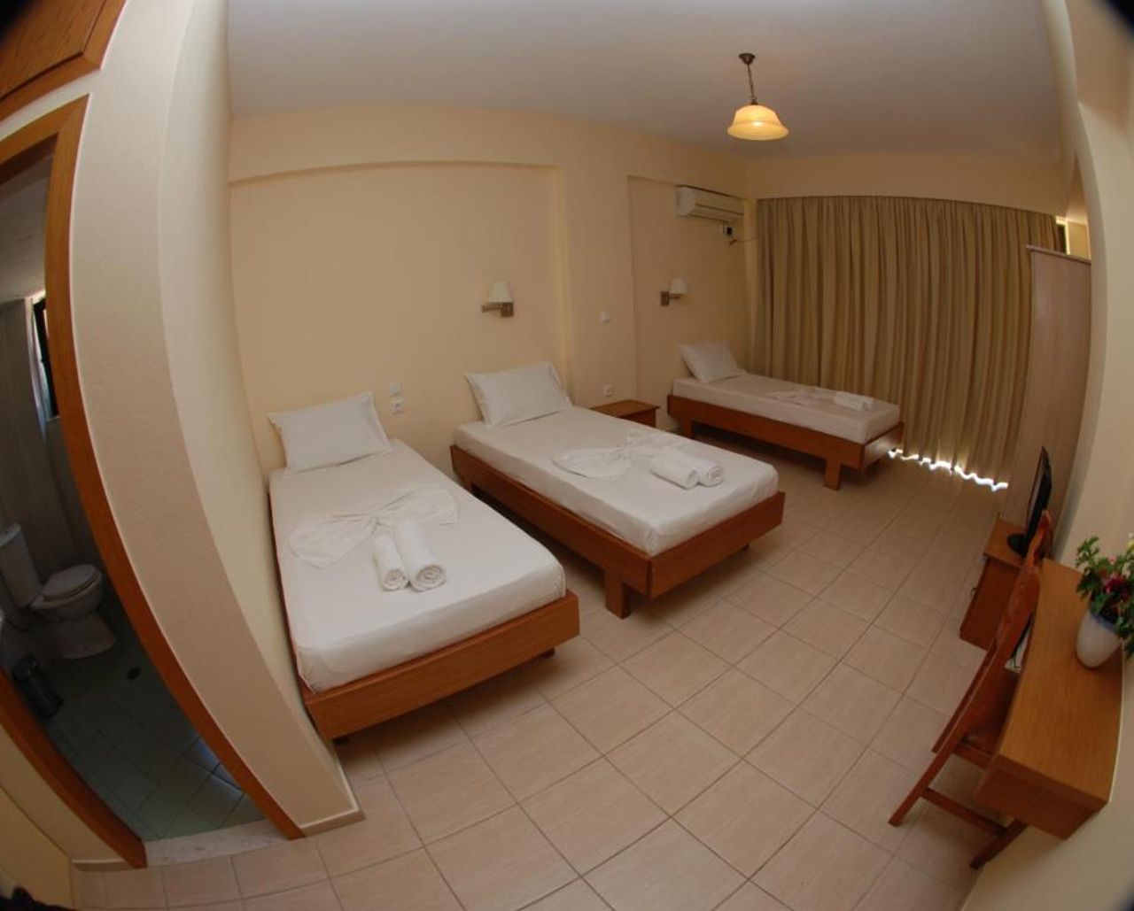 Nikos Hotel and Apartments