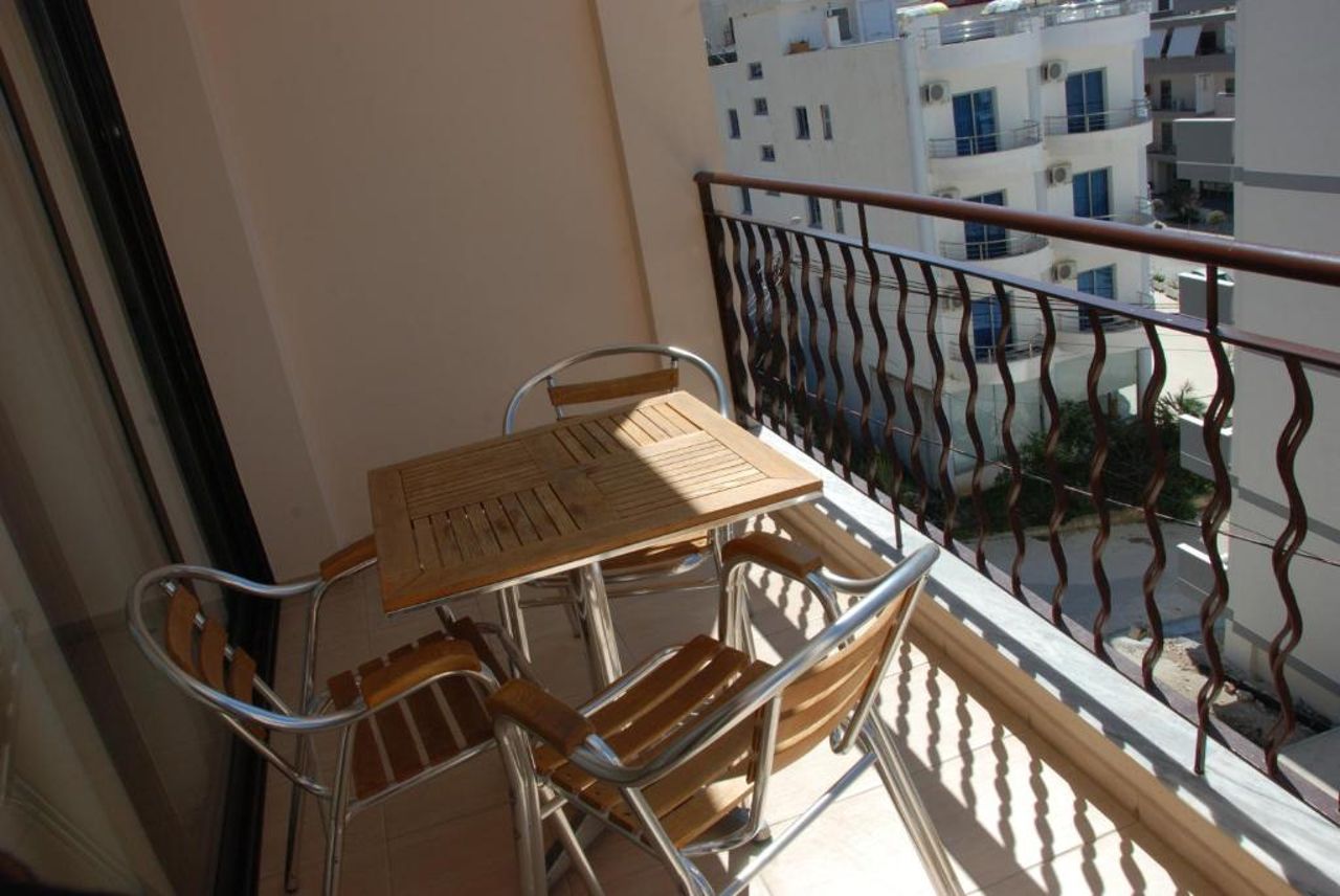 Nikos Hotel and Apartments