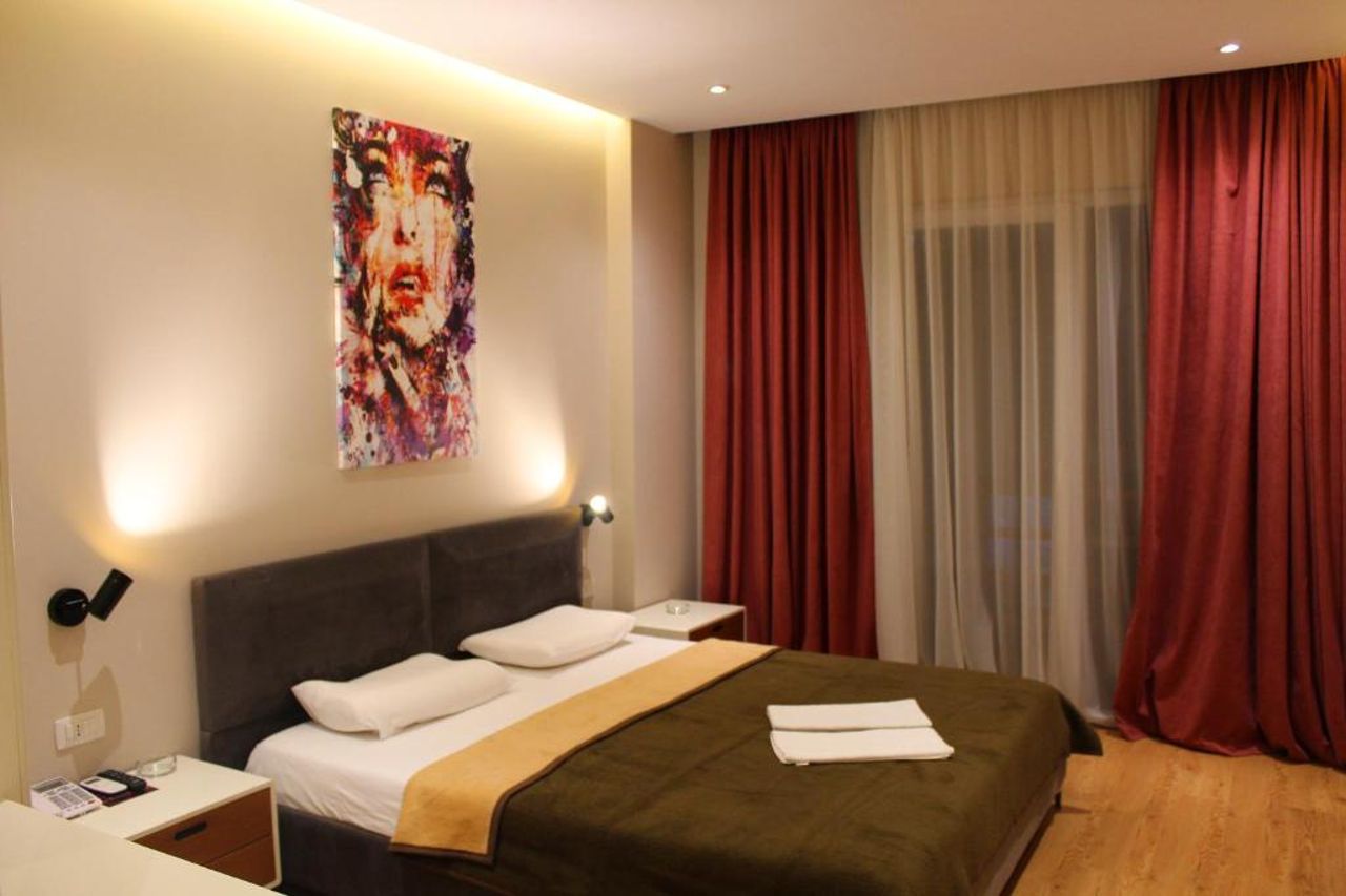 Star Hotel astir