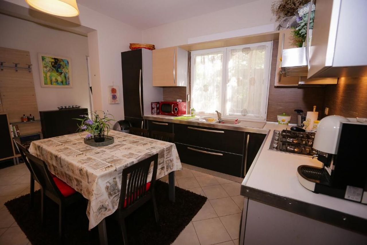 Pine-Tree Apt w/ Private Garden 50 m from the Sea