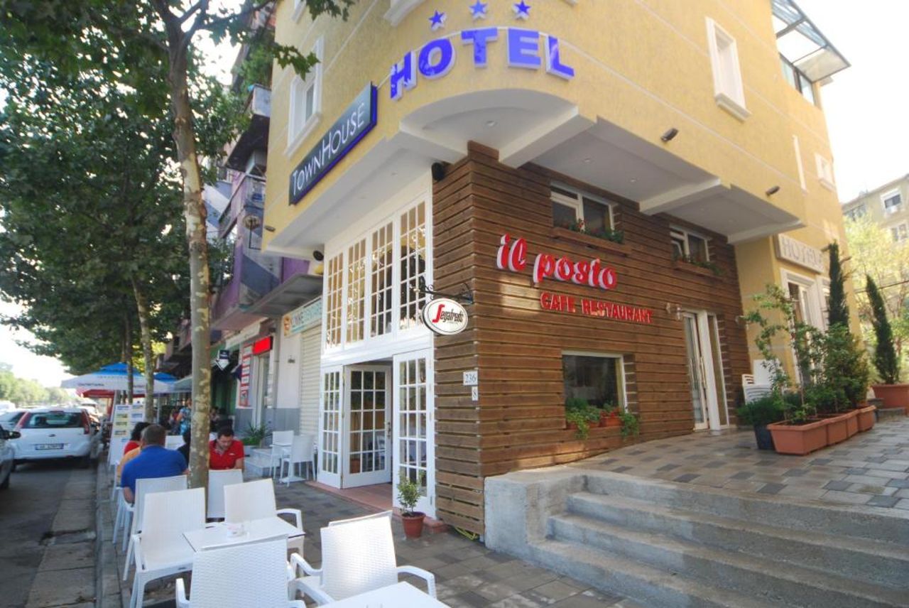 Hotel Town House