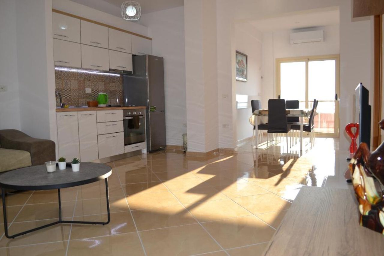 Seaview Penthouse 2 Bedrooms Apartment & Box Garage