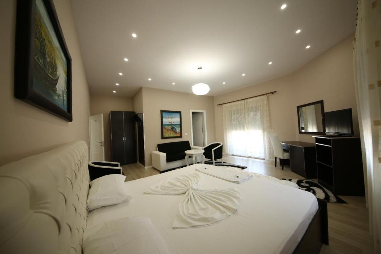 Hotel Holiday