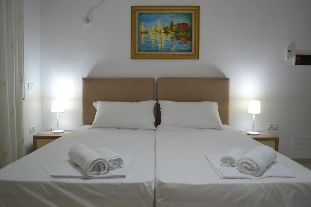 Vlorë Seaview Studio Apartment & Box Garage