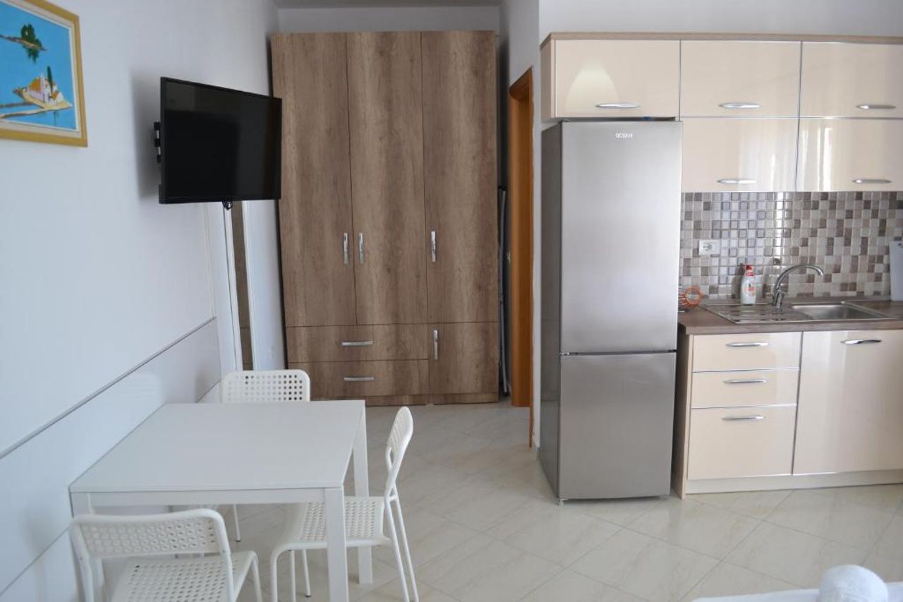 Vlorë Seaview Studio Apartment & Box Garage