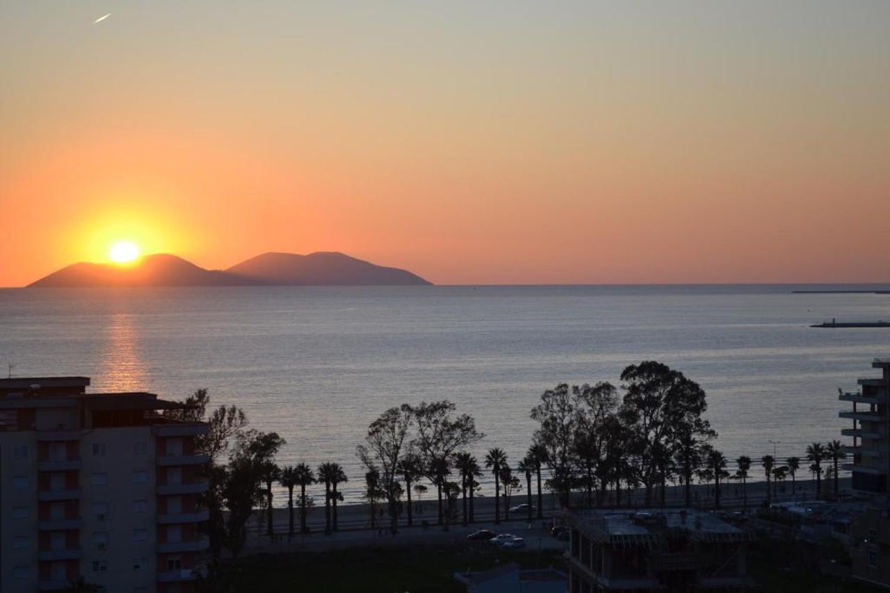 Vlorë Seaview Studio Apartment & Box Garage