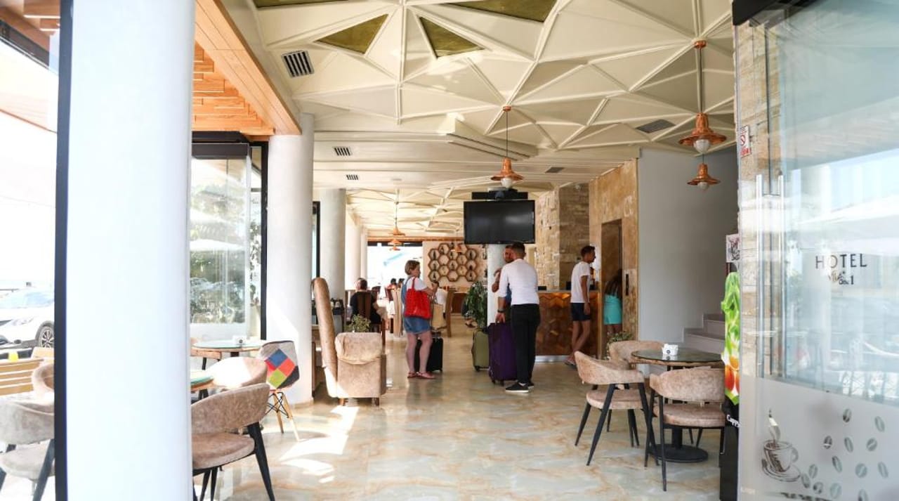 Vila One Beach Hotel