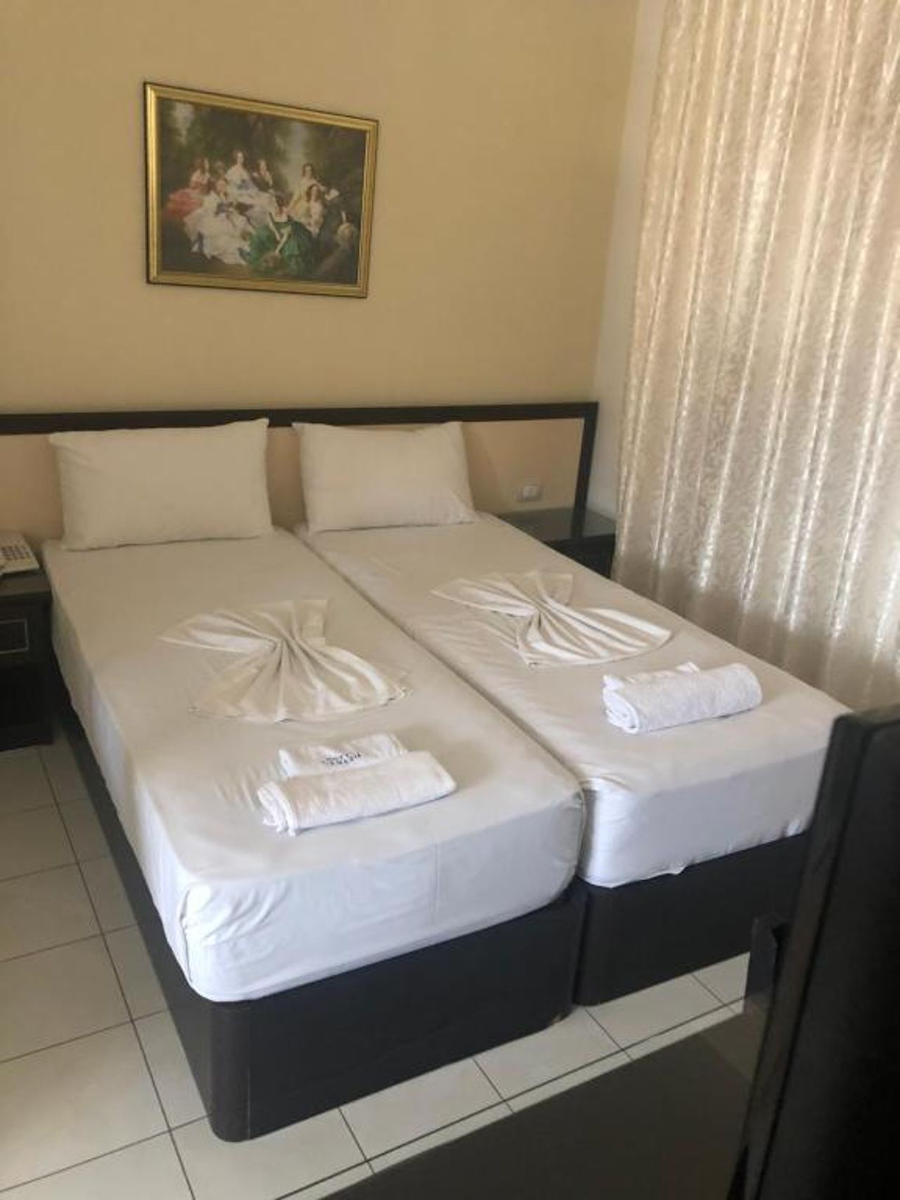 Sunrise Hotel Cameria