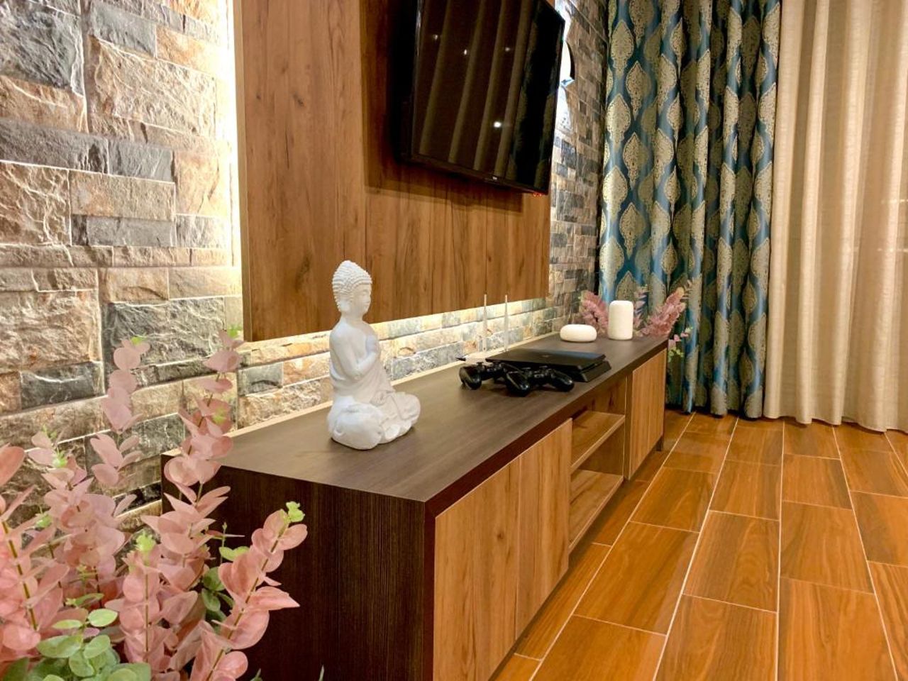EKA Luxury Two-Bedroom Premium Apartment 2