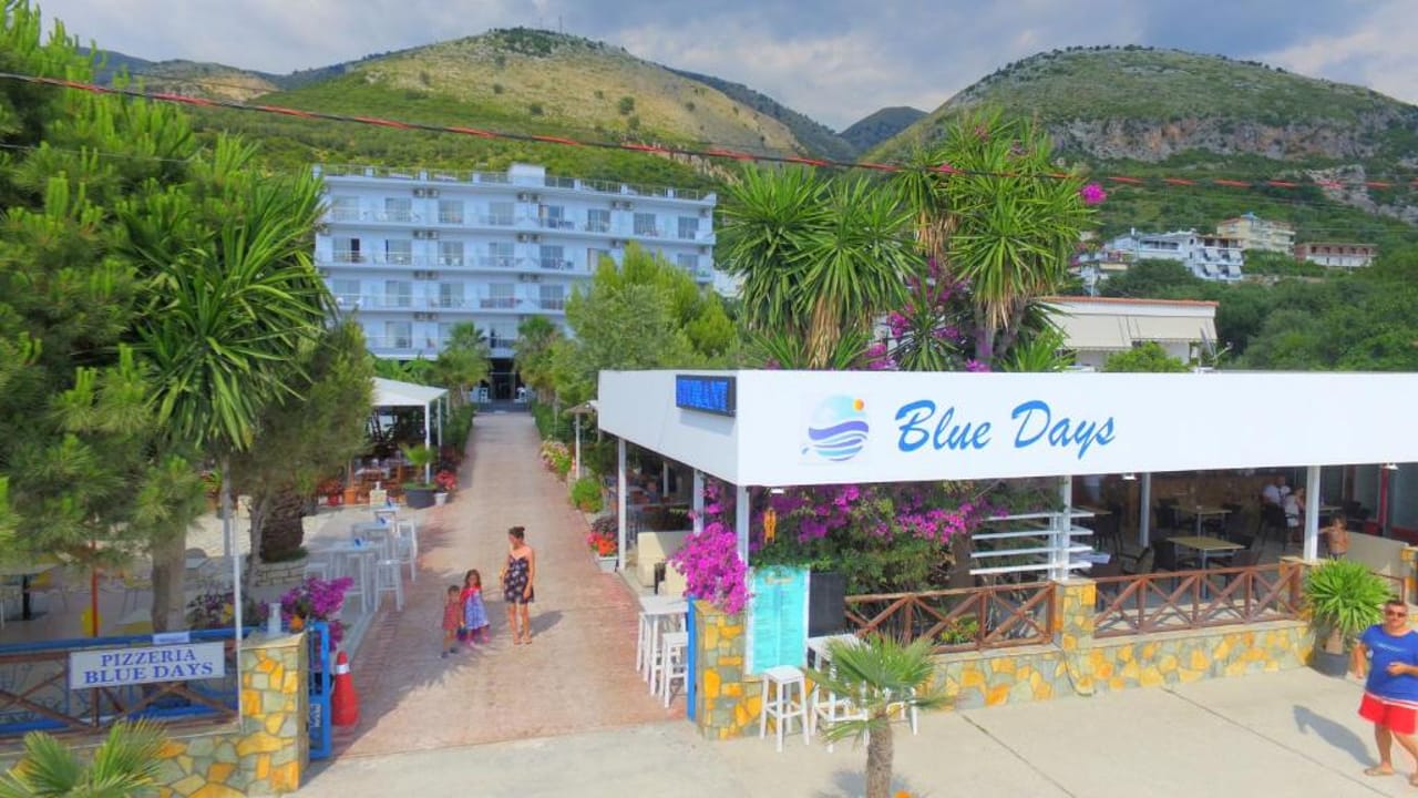 Hotel Blue Days