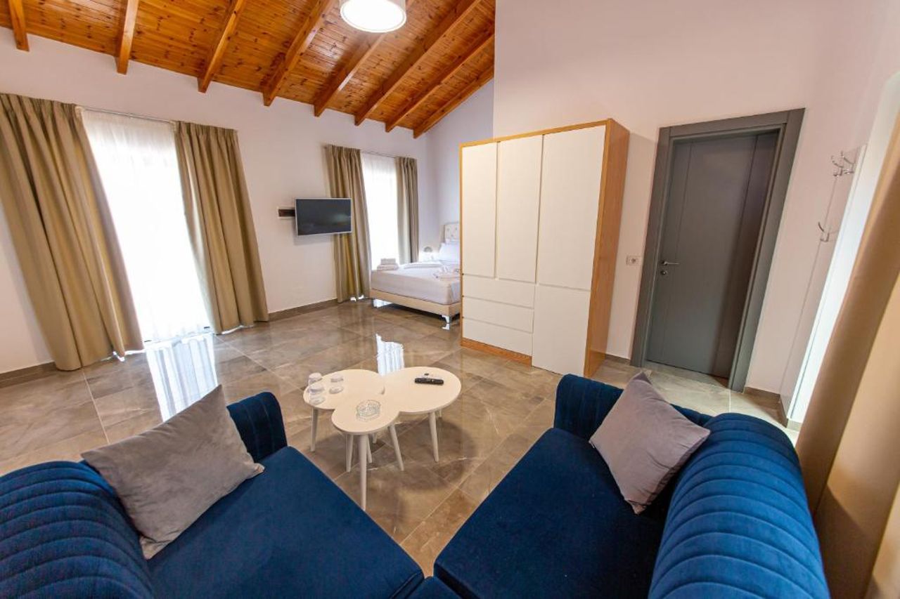 Santa Oliva Suites