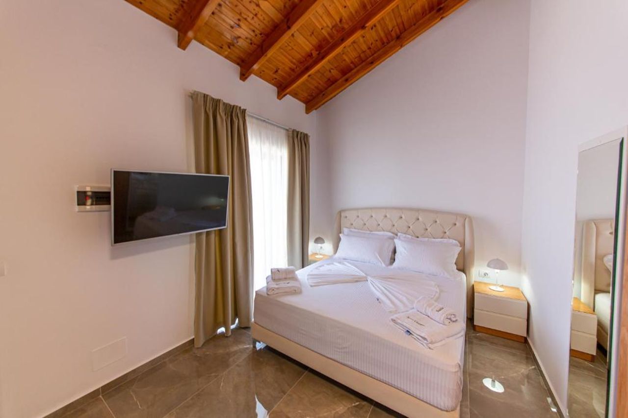 Santa Oliva Suites