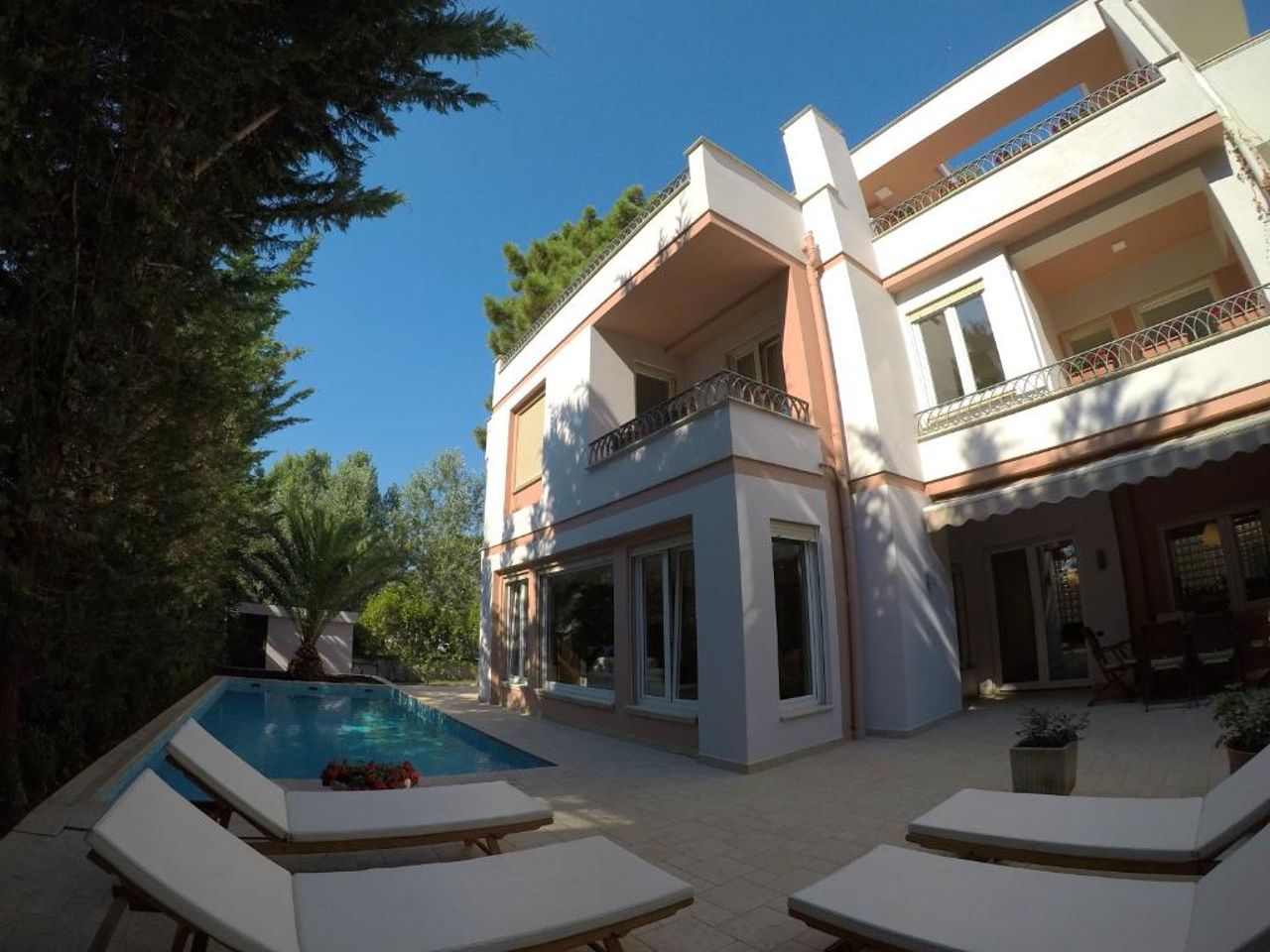 Villa LIDSON