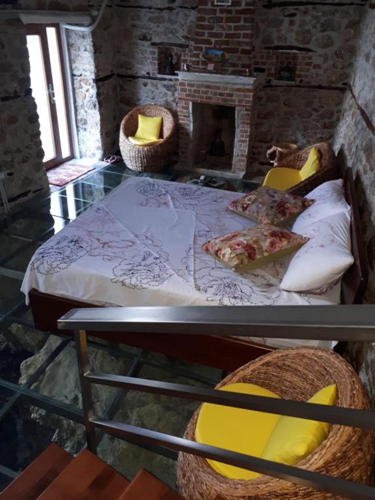 Nuci's Home glass floor