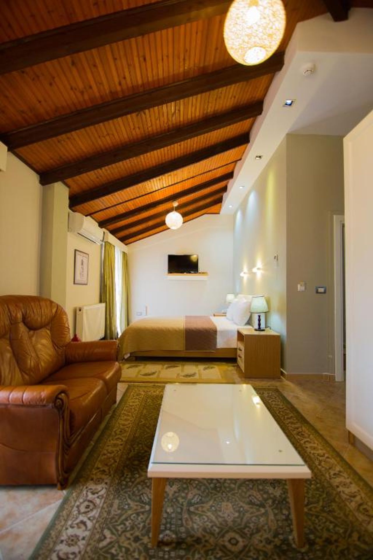 DEA Hotel 2002