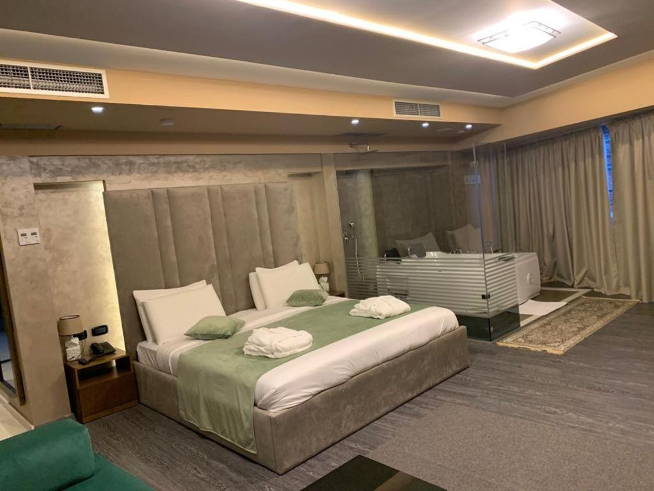 Albanopolis Hotel