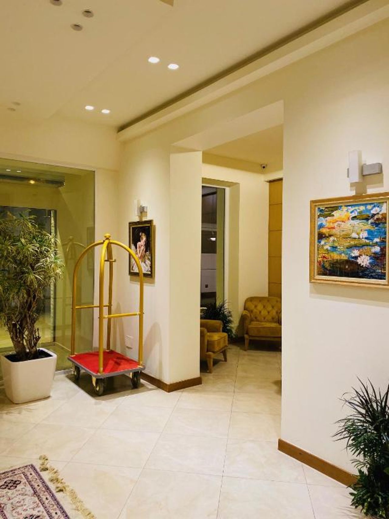 Grand White City Hotel