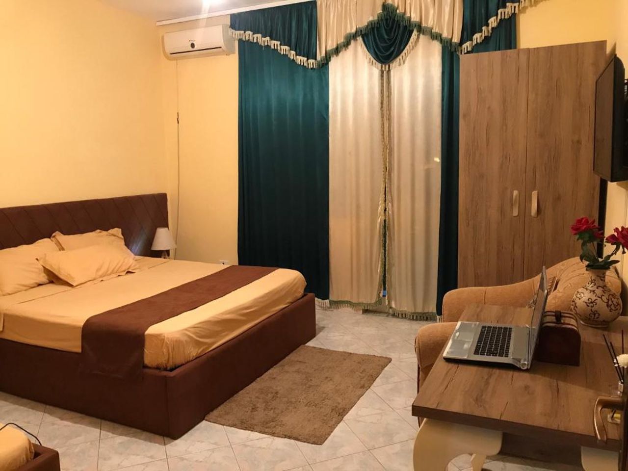 Vogli's House Apartments & Rooms
