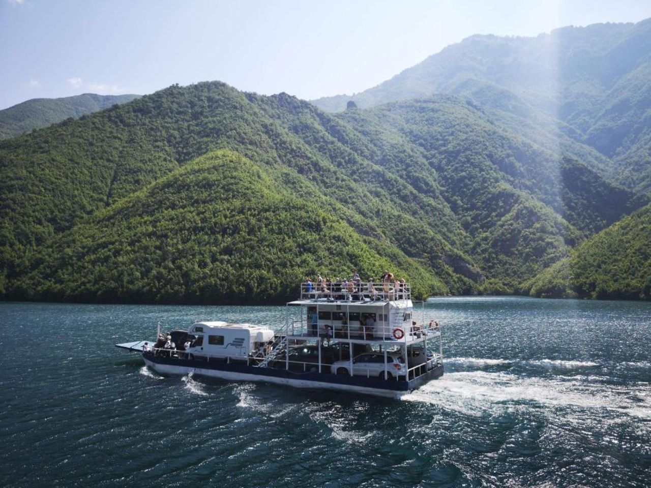 Rozafa Ferry & Accommodation