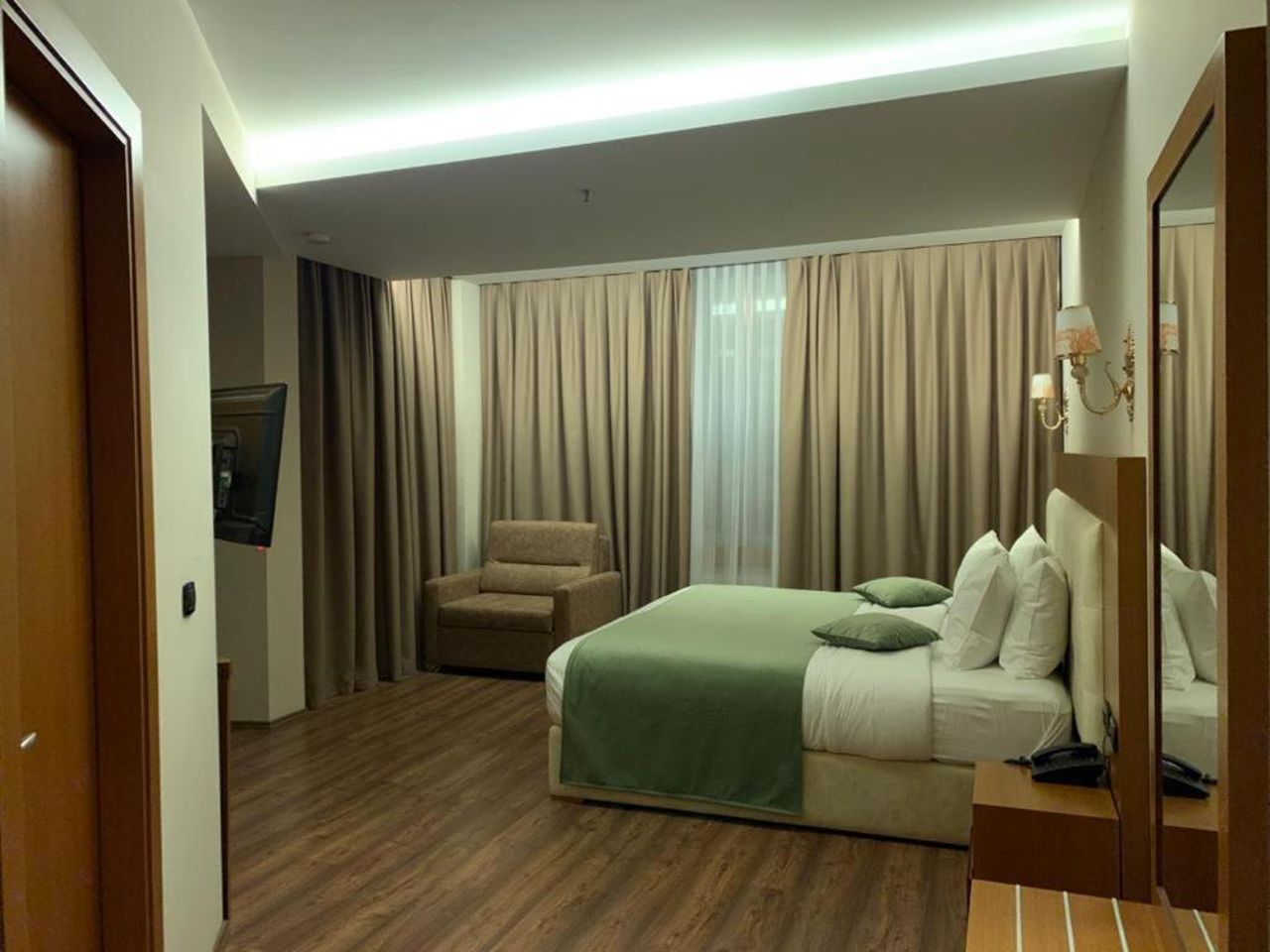 Albanopolis Hotel