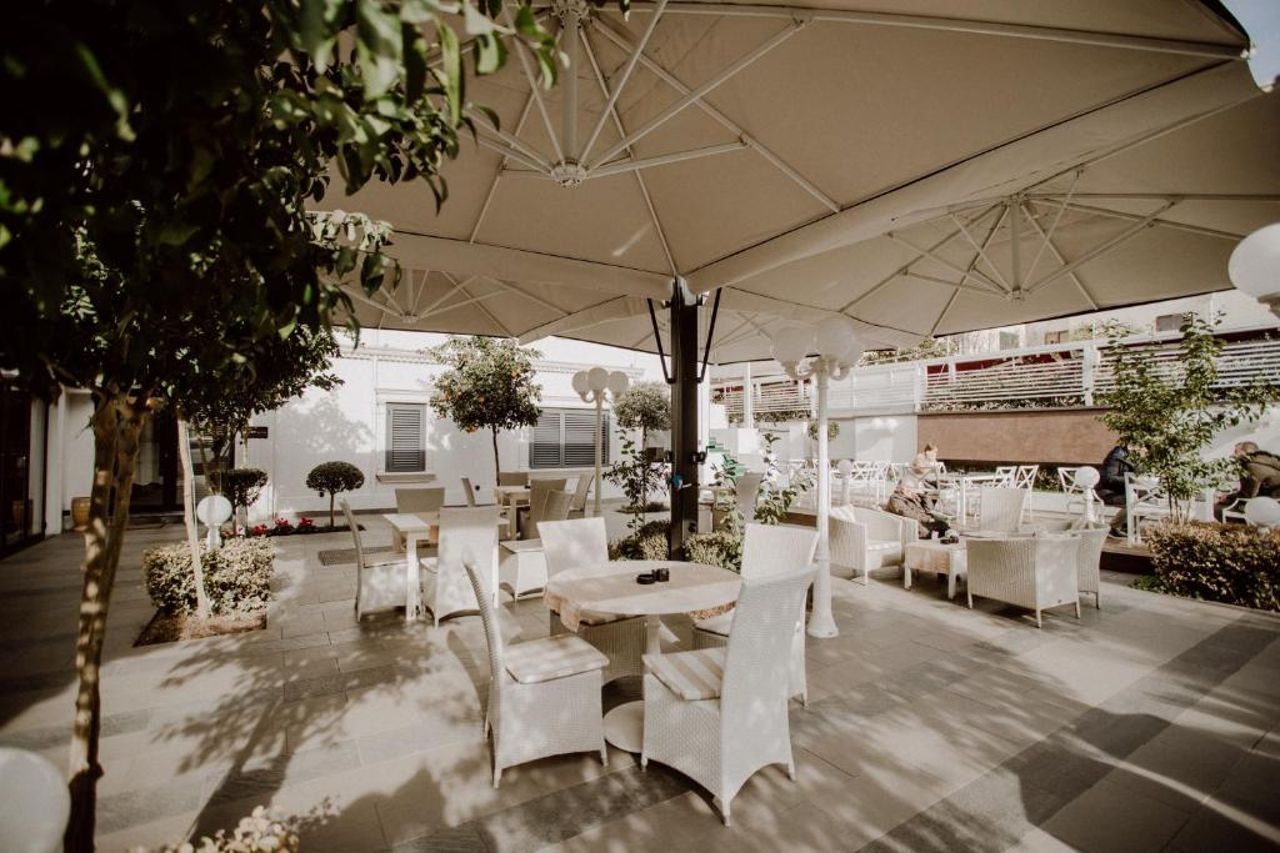 Green House Hotel & Restaurant