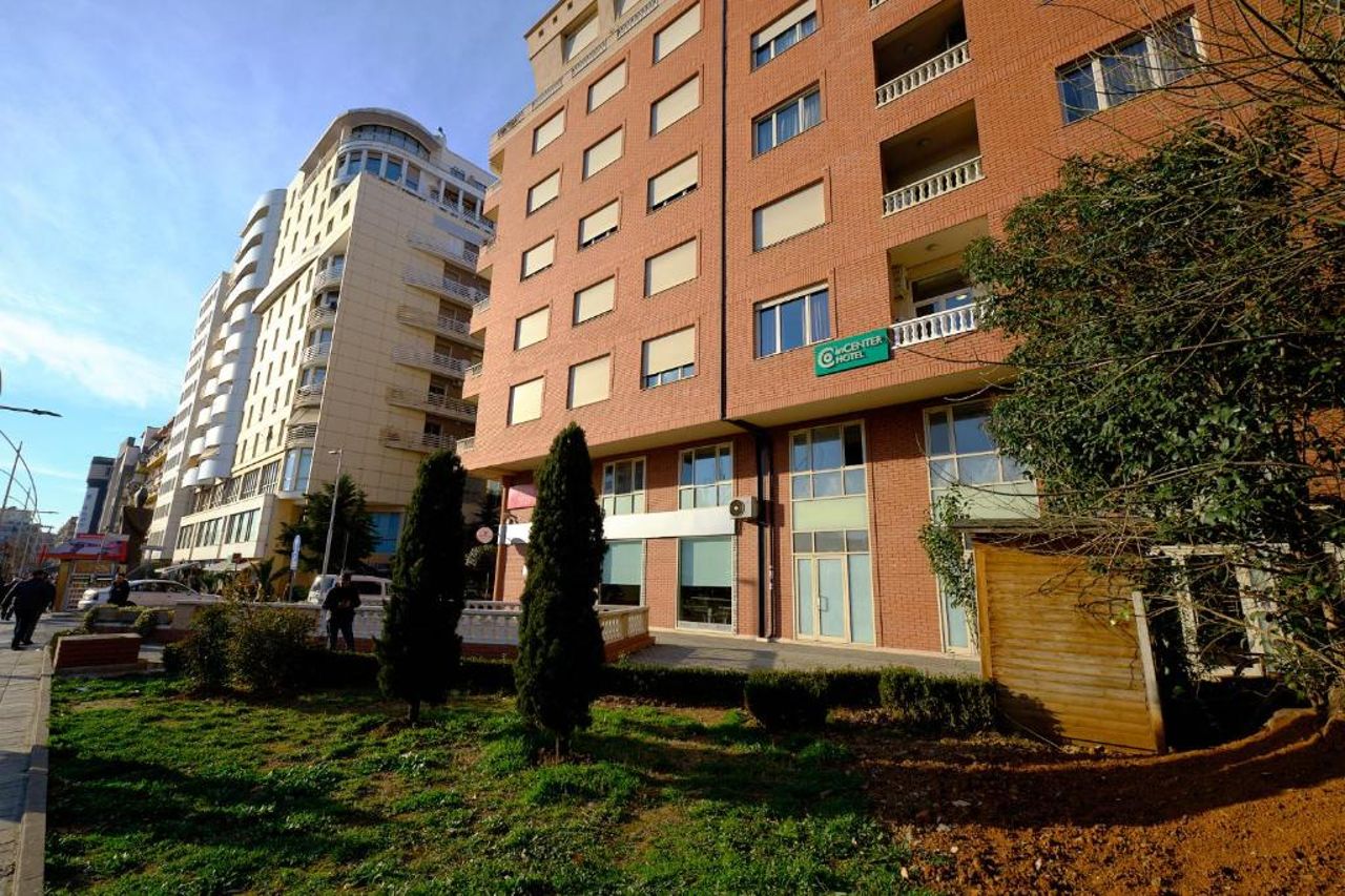 In Center Hotel