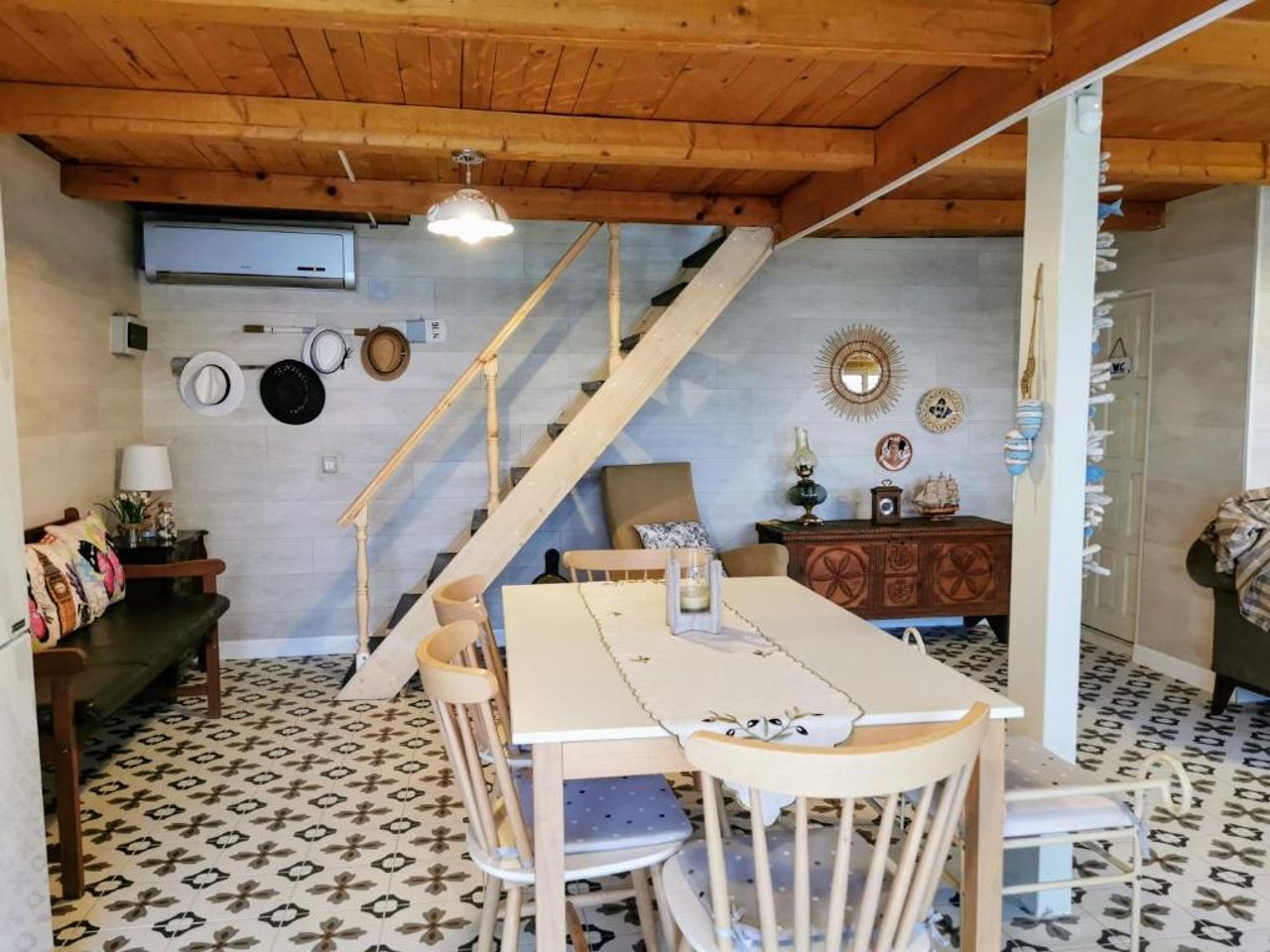 Beachfront, Tirana Guest House