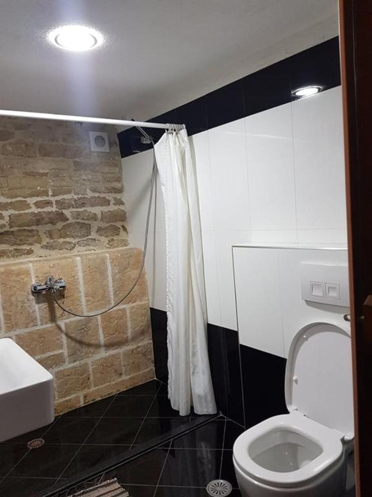 Konaku Guest house
