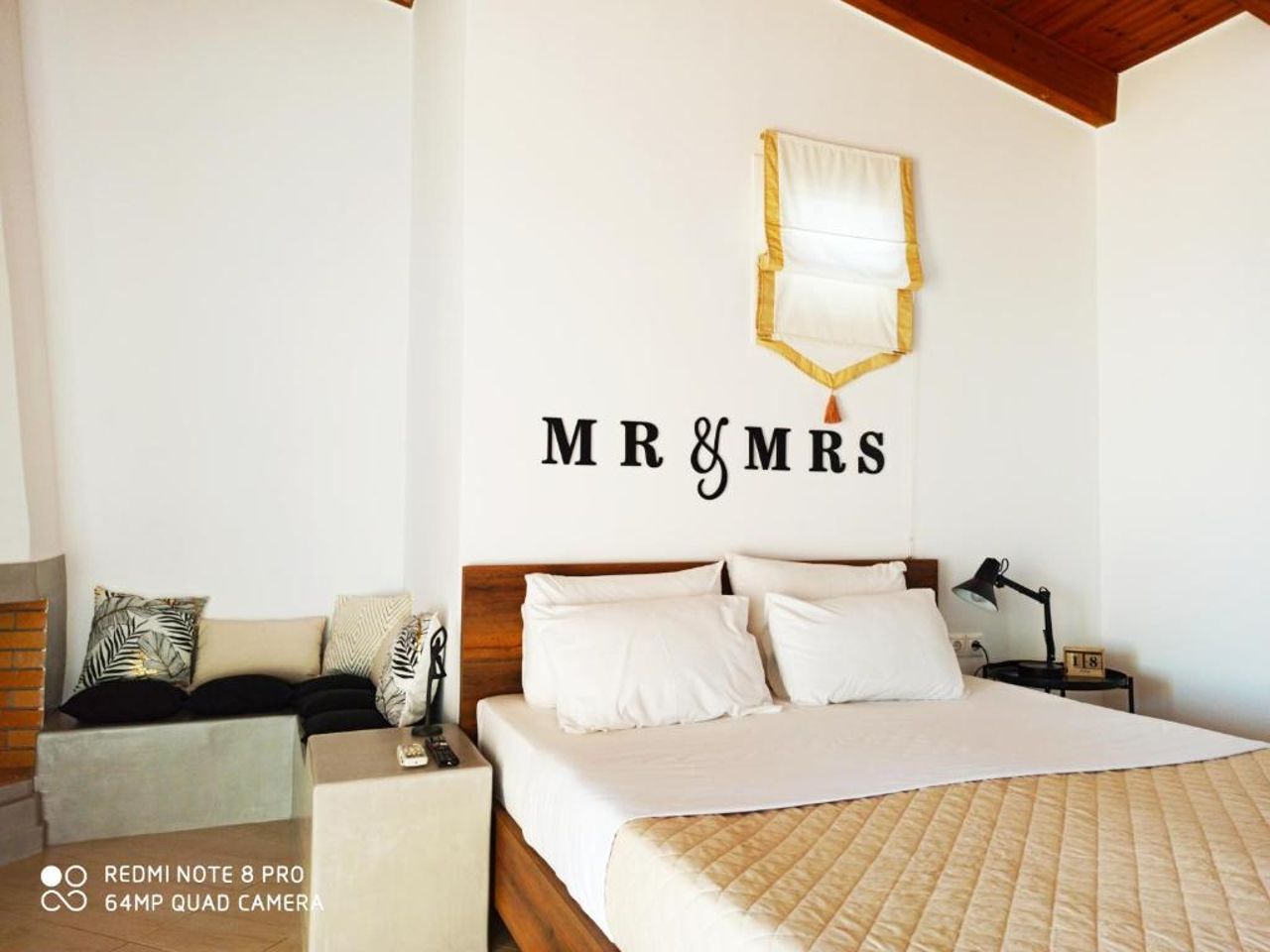 Bourbos Summer Rooms