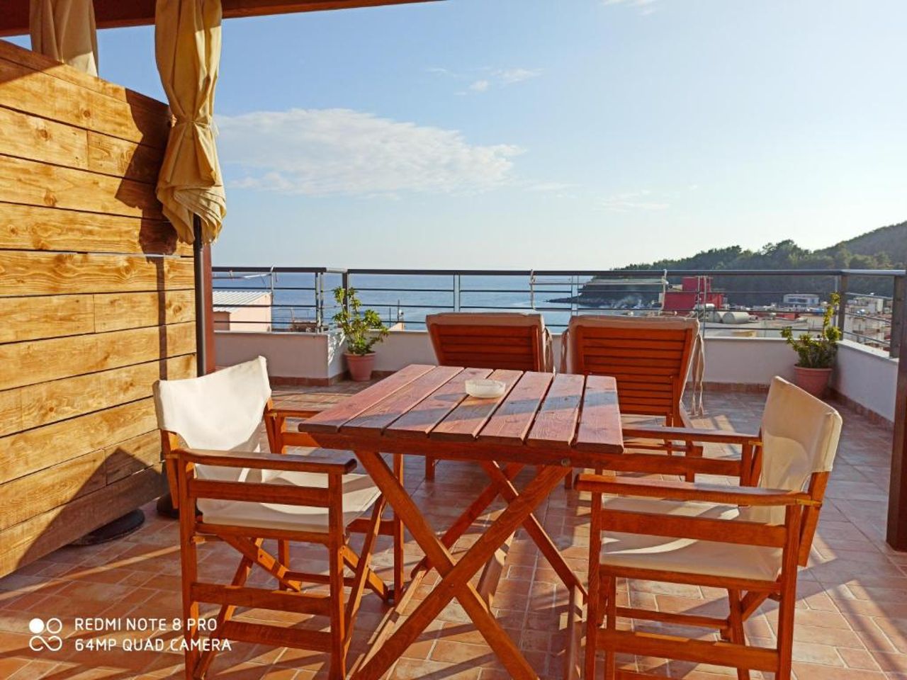 Bourbos Summer Rooms