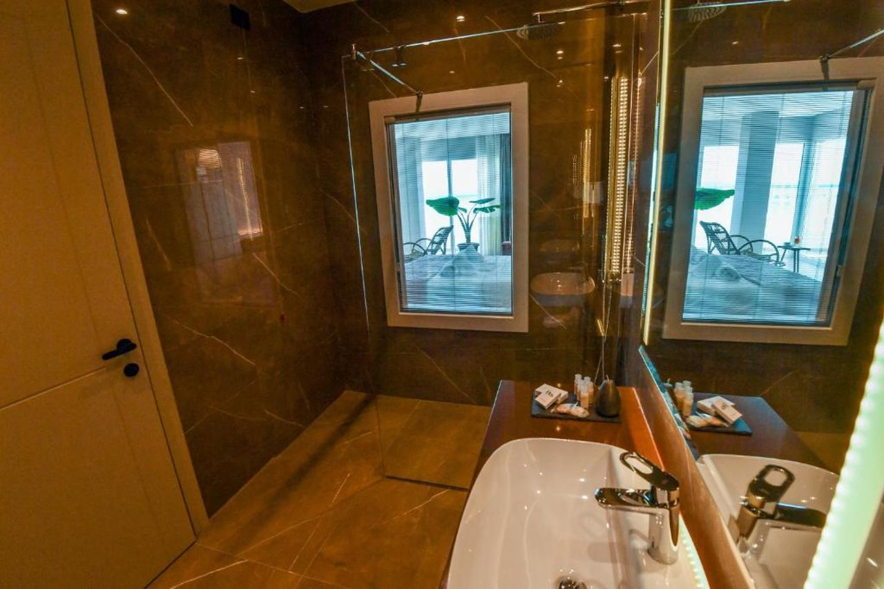 Iliad Hotel