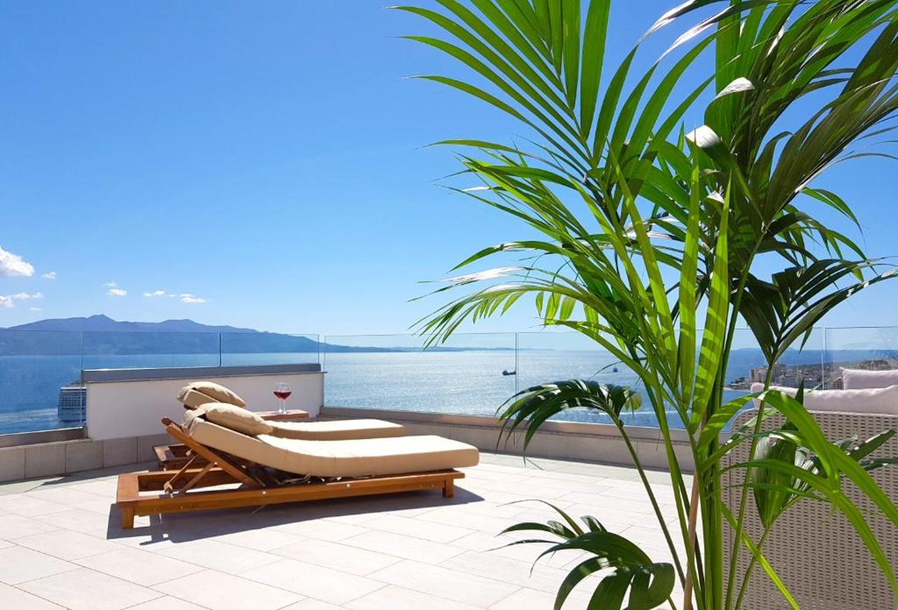ArtNest Luxury Hotel & Suites