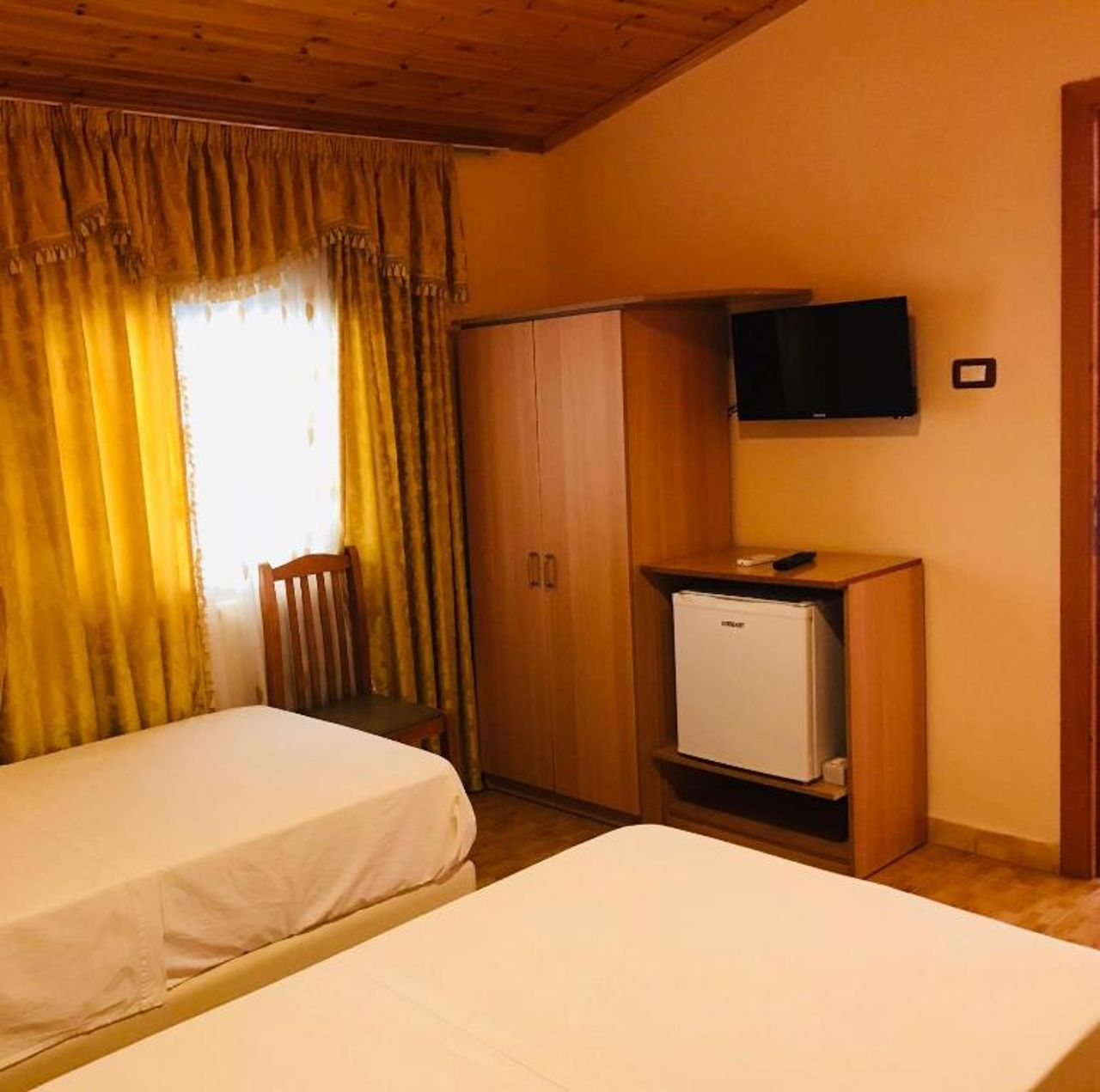 Gold Guest House & Bar